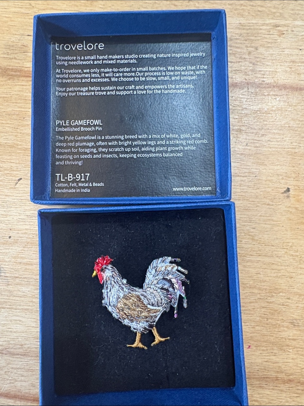 Rooster byTrovelore Pyle Gamefowl Embroidered Brooch Pin - White, Gold, Red